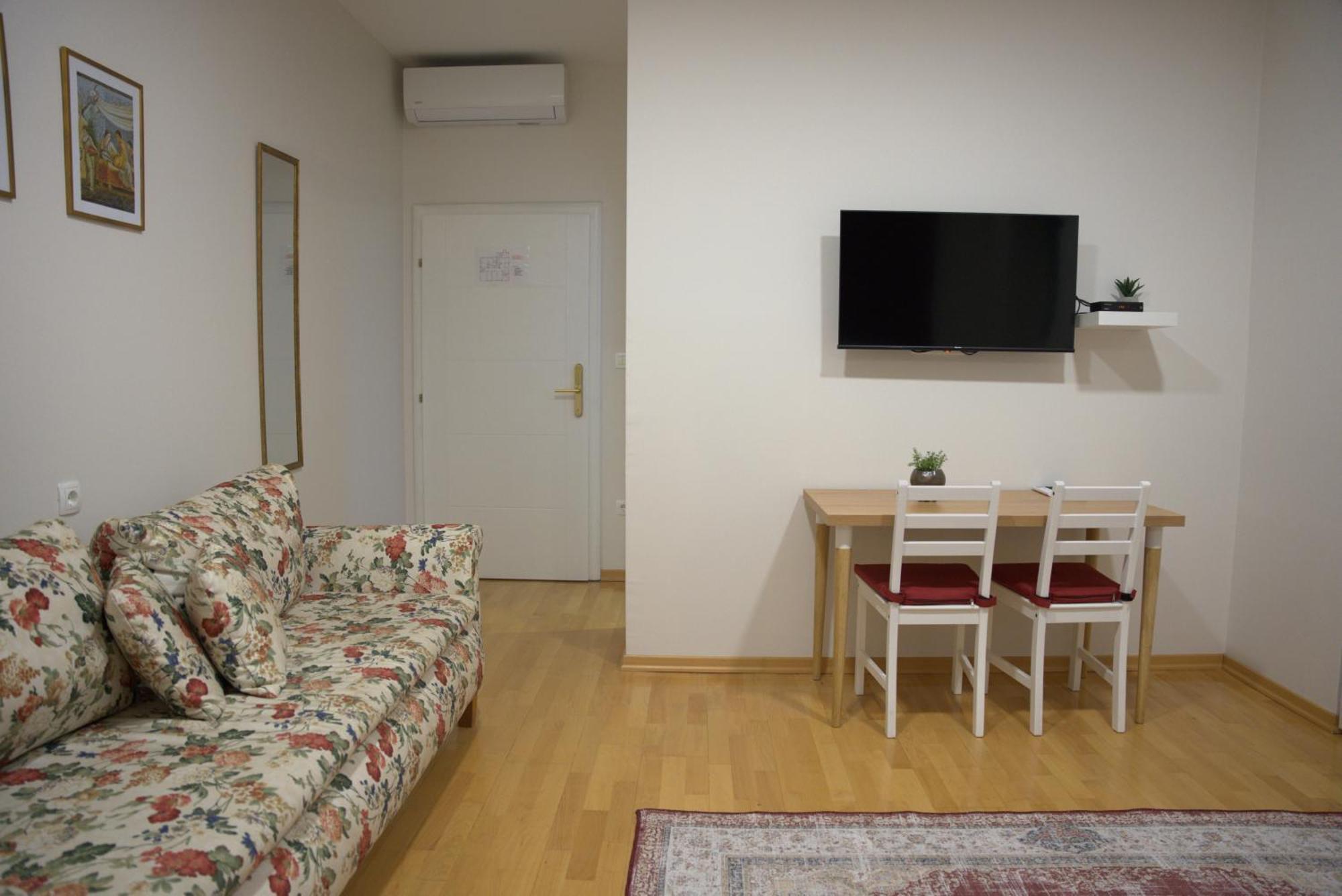 Boutique Hostel Livia Metkovic Exterior photo